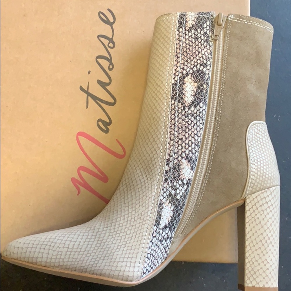 NWT Matisse Cobra Booties